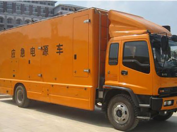 临汾冬季柴油发电机启动前，如何检查燃油系统中的积水？